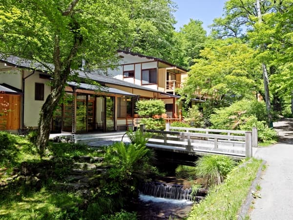 軽井沢の貸切風呂がある旅館4選|源泉かけ流しと老舗の会席で過ごす特別な休日【2026年版】