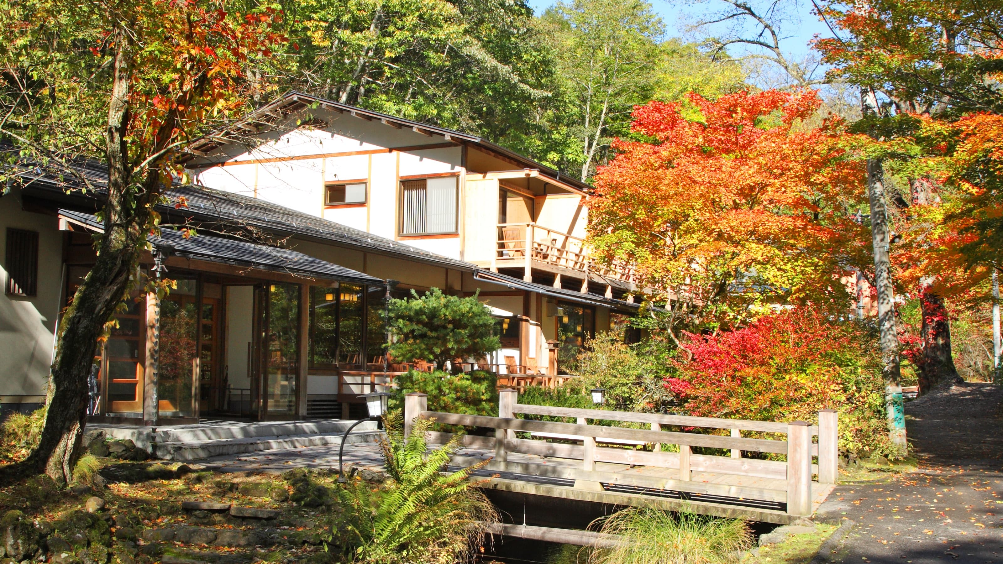 軽井沢の貸切風呂がある旅館4選|源泉かけ流しと老舗の会席で過ごす特別な休日【2026年版】