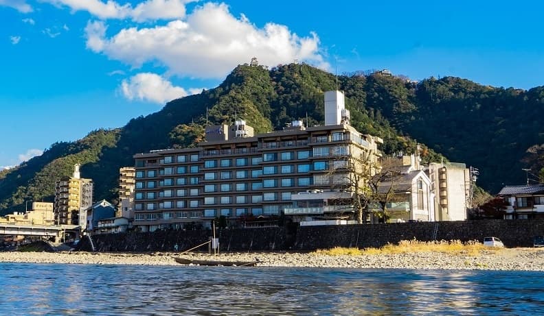 名古屋 旅館 送迎あり3選|予約要否・乗り継ぎで比較【2026年最新】